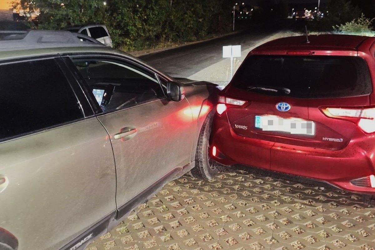 Vilniuje Maroko pilietis pasipriešino pareigūnams – jį vežusi moteris apgadino VSAT automobilį