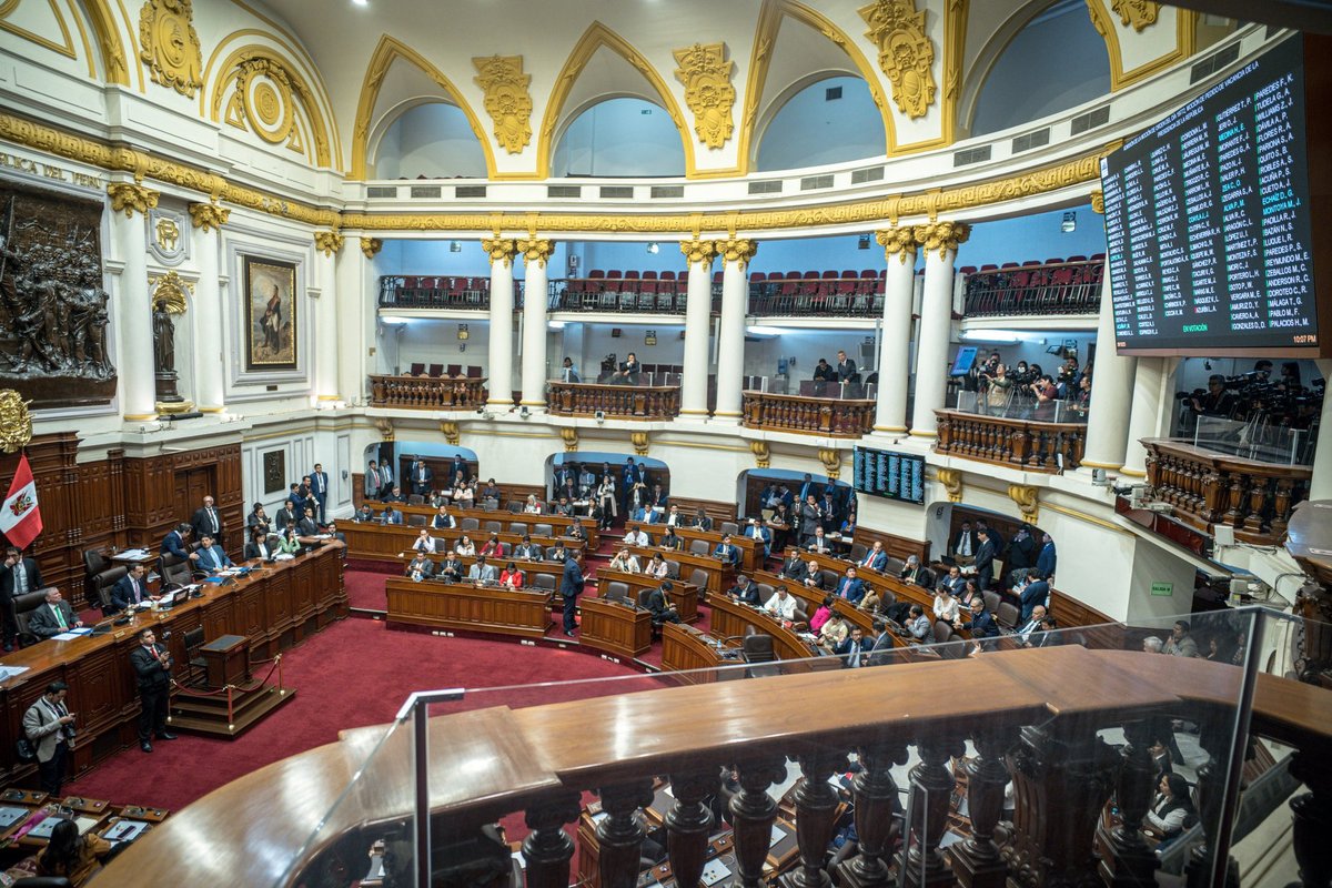 Peru įstatymų leidėjai nušalino šalies prezidentę