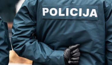 Buvę Klaipėdos policininkai kaltinami kyšio ėmimu ir narkotikų laikymu