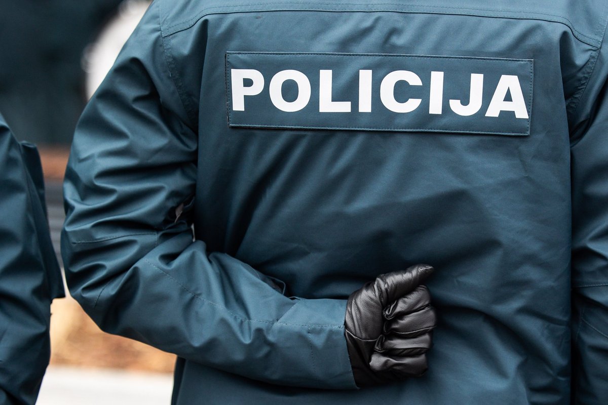 Buvę Klaipėdos policininkai kaltinami kyšio ėmimu ir narkotikų laikymu