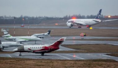 Pakilęs lėktuvas pradėjo sukti ratus virš Lietuvos: pasakė, kas atsitiko