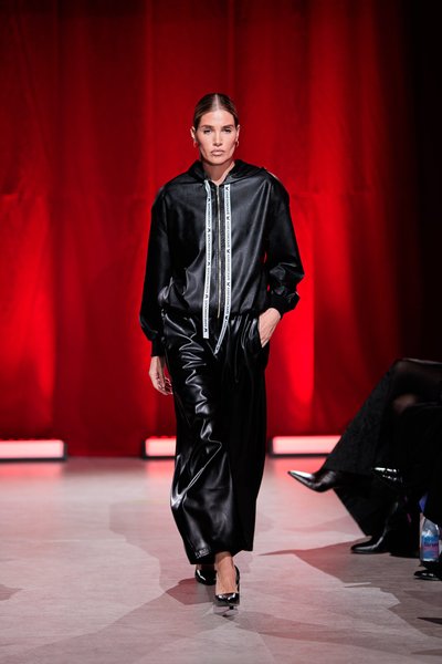 Agnė Kuzmickaitė pristatė naujausią, 2026 metų pavasariui-vasarai skirtą drabužių kolekciją