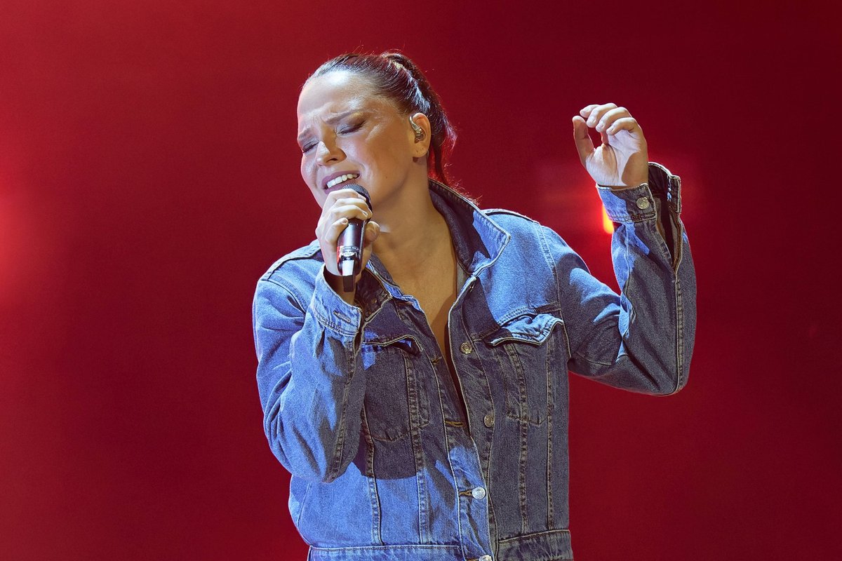 Kartu su kompozitoriaus Francio Lai orkestru Lietuvoje koncertuos žinoma prancūzė dainininkė Anne Sila