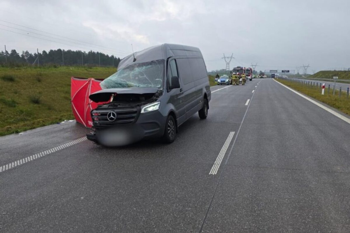 Avarija Lenkijos greitkelyje pasibaigė mirtimi: lietuvių pilnas mikroautobusas rėžėsi į automobilvežį