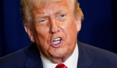 Karas Ukrainoje. Trumpas atsakė, kodėl atšaukė susitikimą su Putinu