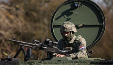 Neatpažintų dronų spiečius sutrikdė olandų karių NATO pratybas Lenkijoje