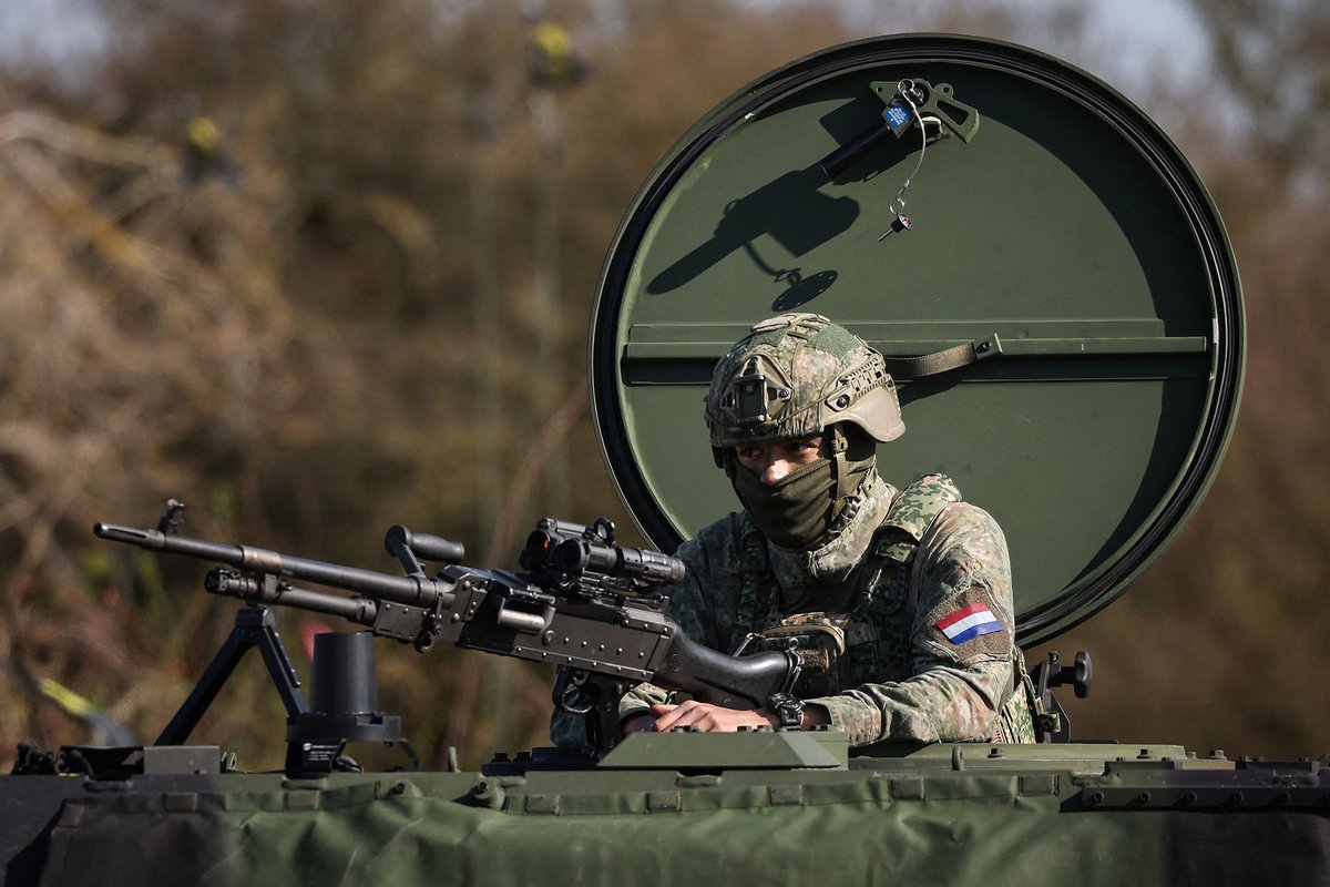 Neatpažintų dronų spiečius sutrikdė olandų karių NATO pratybas Lenkijoje