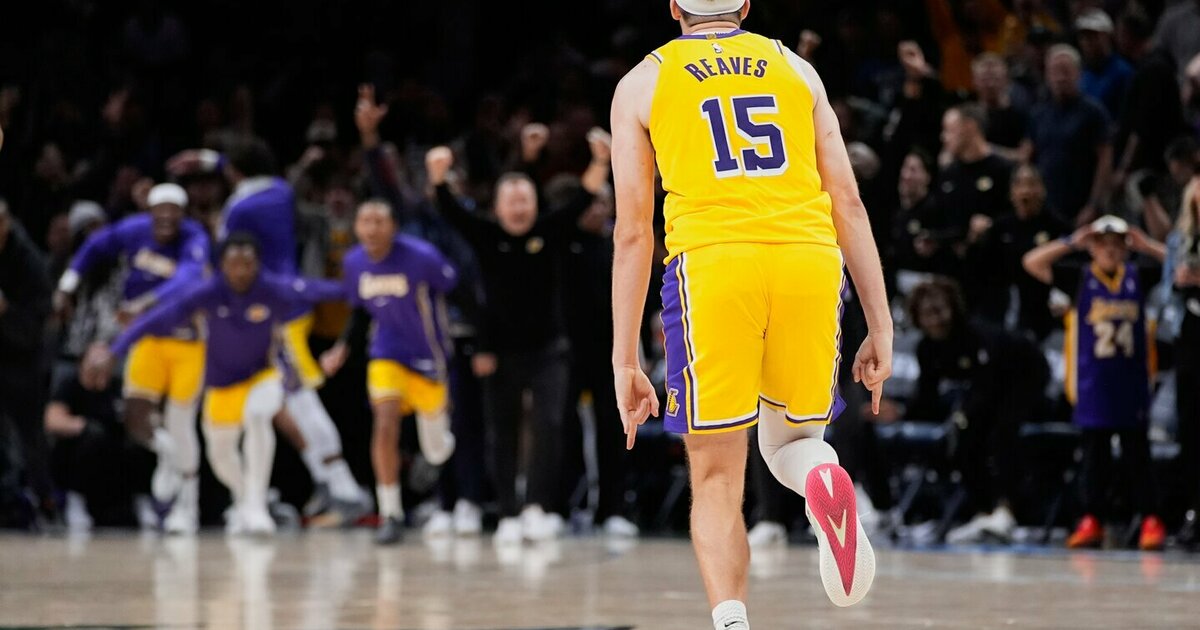 Reavesas paskutinę sekundę išplėšė „Lakers“ pergalę