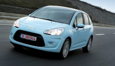 Šiems automobiliams uždrausta dalyvauti eisme, siunčiamas kritinis perspėjimas dėl saugumo
