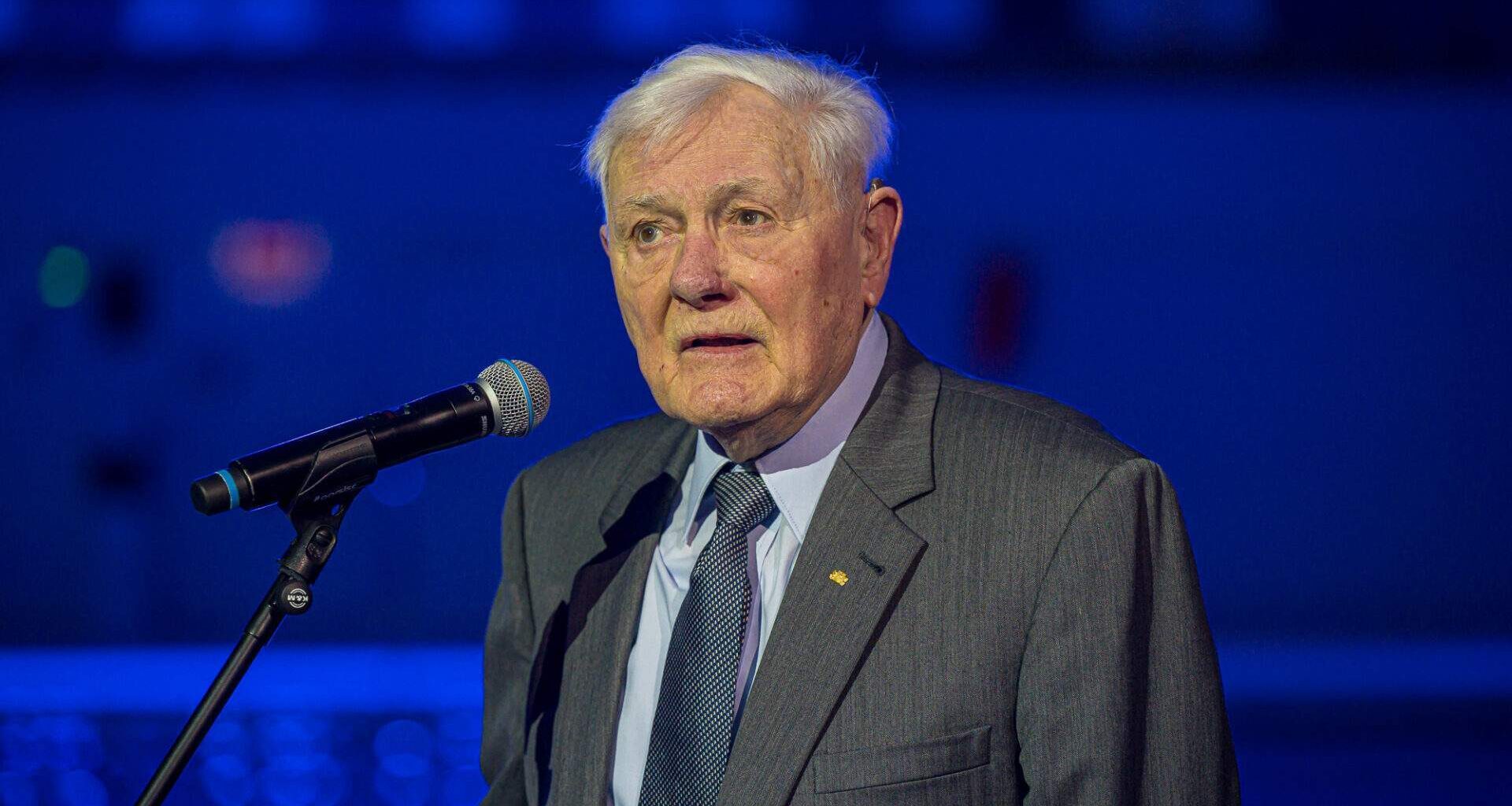 Santaros klinikos: Adamkus lieka ligoninėje tolesniam gydymui