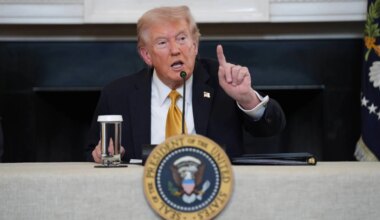 Įsižeidęs D. Trumpas daugiau su Kanada dėl muitų nebesiderės