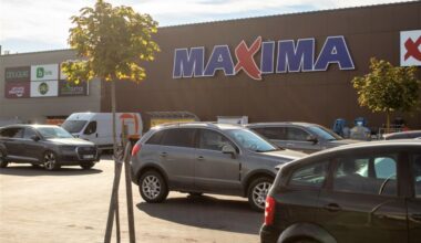 „Maxima“ aikštelėje keisis automobilių stovėjimo tvarka – Kas vyksta Kaune