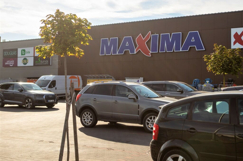 „Maxima“ aikštelėje keisis automobilių stovėjimo tvarka – Kas vyksta Kaune