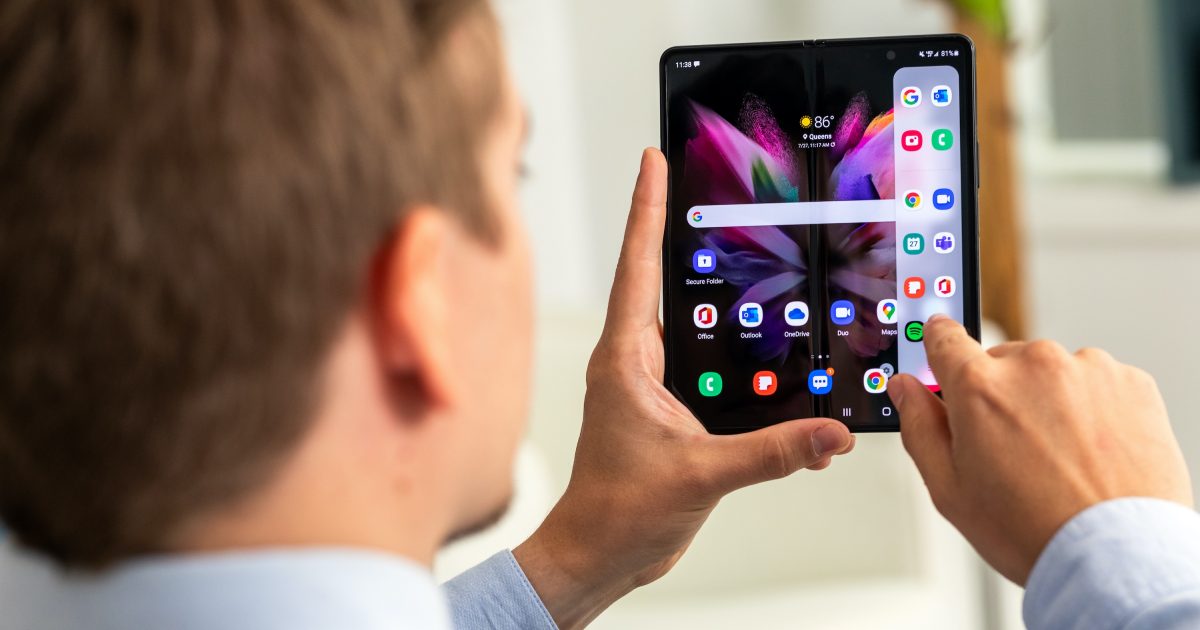 „Samsung“ ruošia dar vieną sulenkiamą išmanųjį telefoną, oficialus debiutas įvyks jau šeštadienį