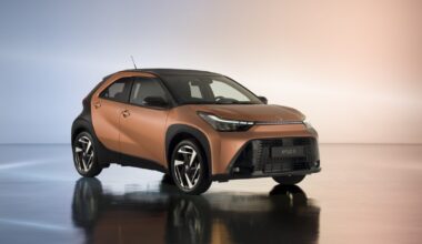 Naujasis „Toyota Aygo X“ jau Lietuvoje: mažas, hibridinis ir drąsiai spiriantis į sportinių SUV teritoriją