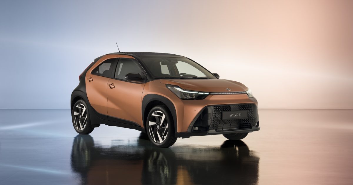 Naujasis „Toyota Aygo X“ jau Lietuvoje: mažas, hibridinis ir drąsiai spiriantis į sportinių SUV teritoriją