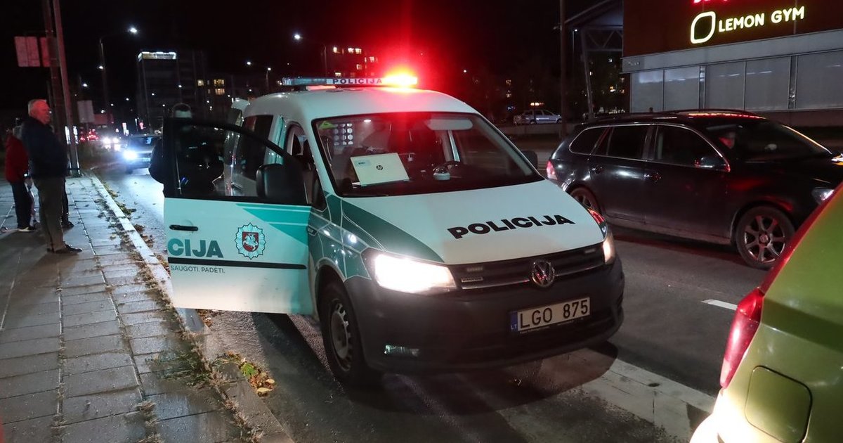 Šiauliuose vyras pasielgė keistai: padarė avariją, pabėgo, išgėrė ir tik tada kreipėsi į policiją