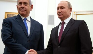 Netanyahu paskambino Putinui – apie ką jie kalbėjo