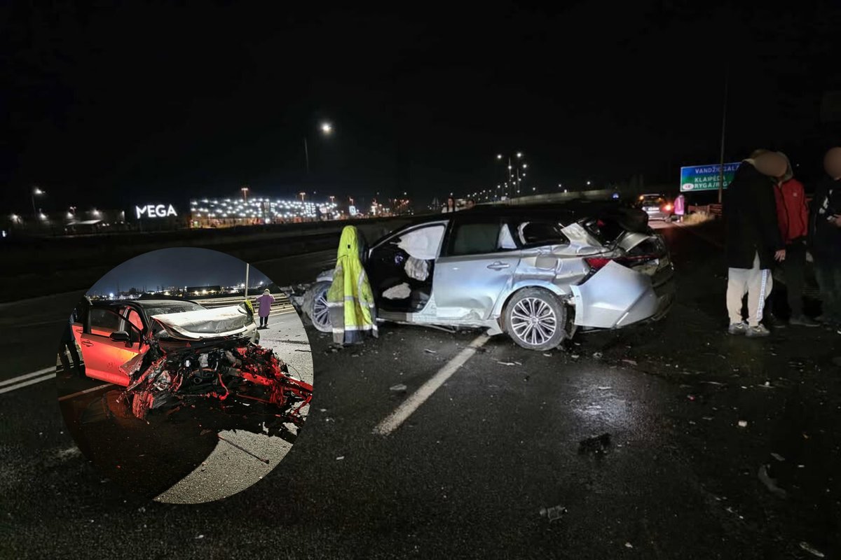 Naktį Kaune – smarki avarija: automobilis visiškai sumaitotas