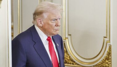 Trumpas prieš susitikimą su Xi Jinpingu užsiminė apie galimybę sumažinti muitus