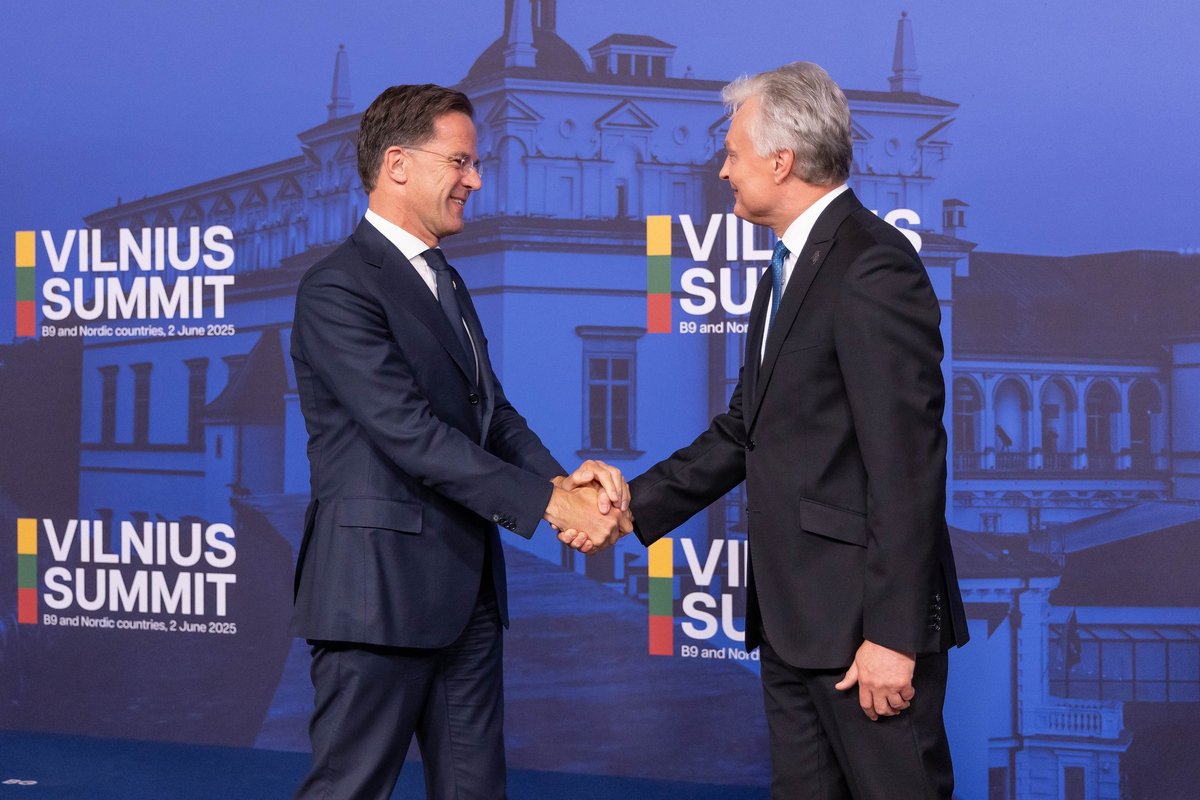 Nausėda su NATO vadovu aptarė situaciją dėl iš Baltarusijos leidžiamų balionų su cigaretėmis