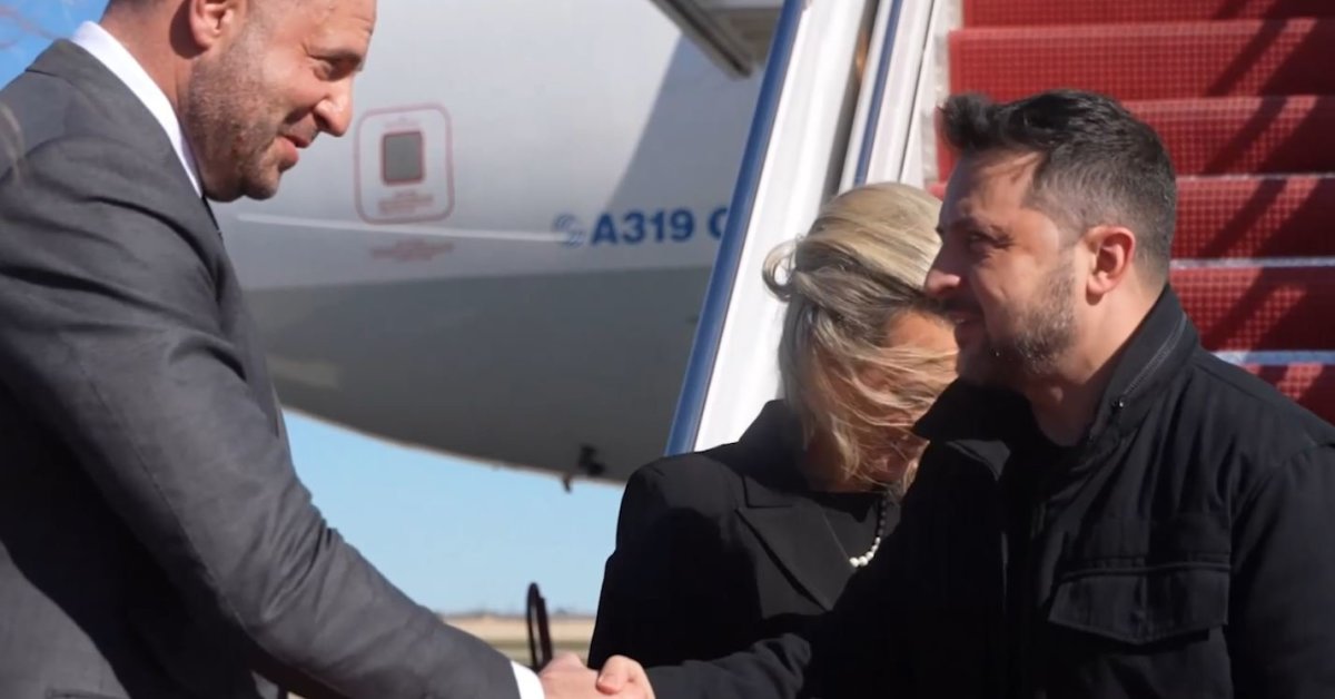 Į JAV atskridusį Zelenskį prie lėktuvo pasitiko Jermakas, ne Trumpas - 15min.lt