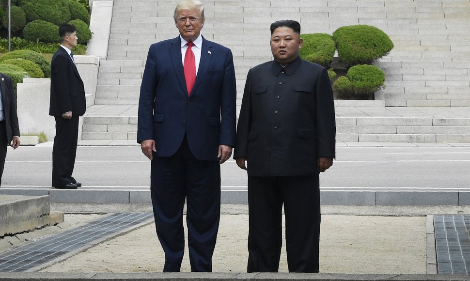 Ankstesnis Donaldo Trumpo susitikimas su Kim Jong Unu /  / AP