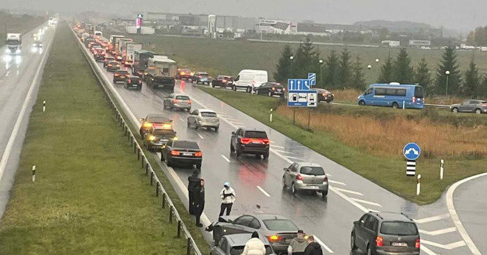 Vakarų Lietuvą skandina liūtys: pasipylė masinės avarijos, upėse – pavojingas vandens lygis | Verslas