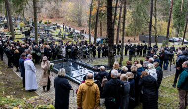 Antakalnio kapinėse – jautri atsisveikinimo ceremonija: palaidoti žmonės, savo kūnus po mirties paaukoję mokslui