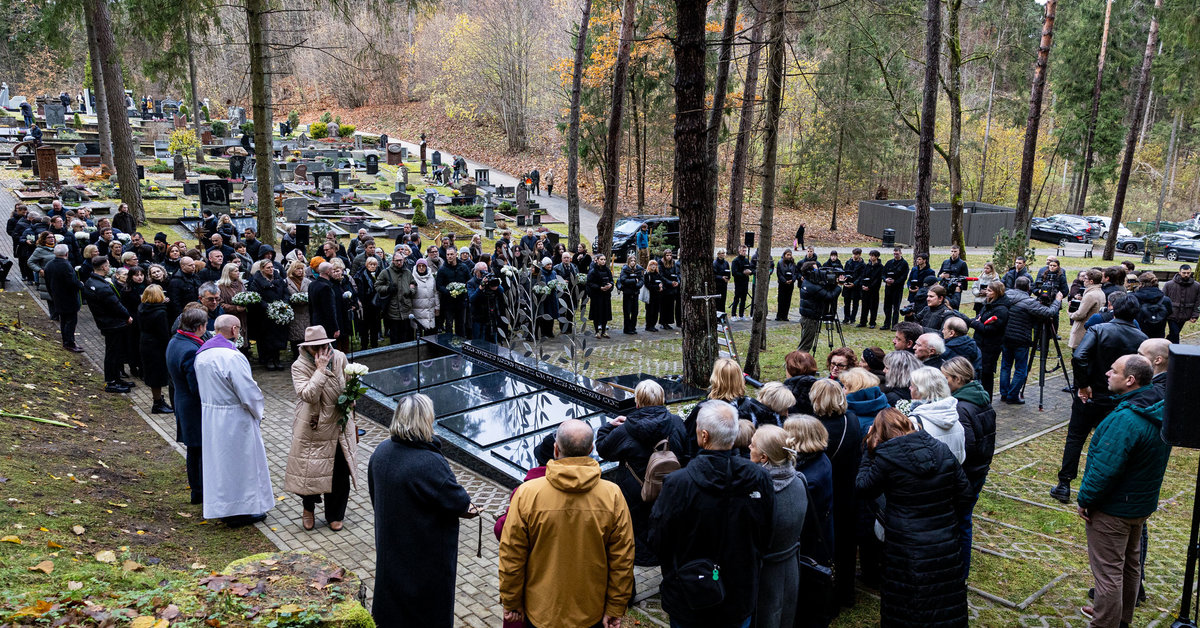 Antakalnio kapinėse – jautri atsisveikinimo ceremonija: palaidoti žmonės, savo kūnus po mirties paaukoję mokslui