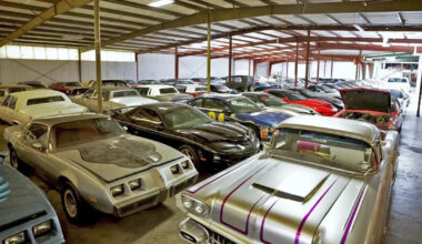 Aukcione parduodama neįprasta kolekcija iš daugiau nei 200 retro automobilių (nuotraukos, vaizdo įrašai)