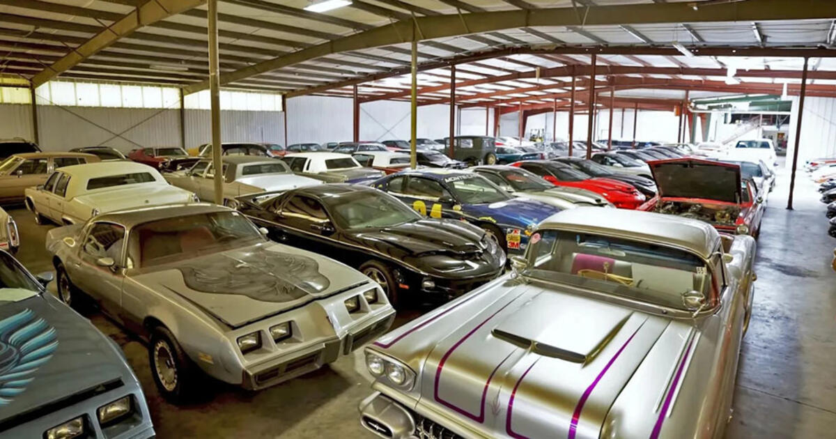 Aukcione parduodama neįprasta kolekcija iš daugiau nei 200 retro automobilių (nuotraukos, vaizdo įrašai)