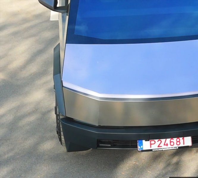 „e-Gazas-Dugnas“ išbandytas „Tesla Cybertruck“ (nuotr. stop kadras) 6