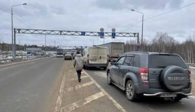 Daug triukšmo sukėlusį rusų deportavimą iš Latvijos pakomentavo Kremlius, bet reali situacija – kita - Delfi