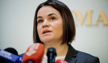 Nausėda apie sumažintą apsaugą Cichanouskajai: iš šio klausimo skaldomos politinės malkos