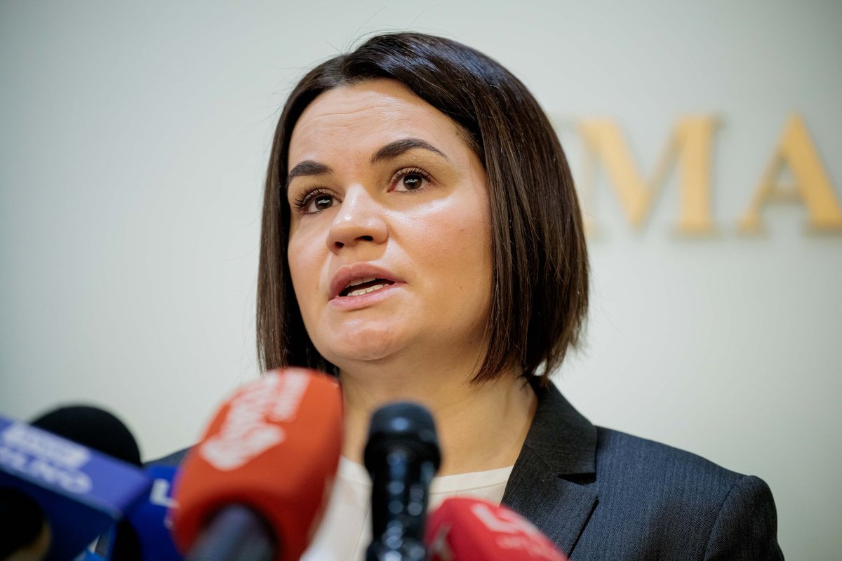 Nausėda apie sumažintą apsaugą Cichanouskajai: iš šio klausimo skaldomos politinės malkos