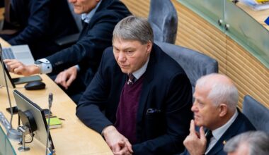 Iš „Nemuno aušros“ pasitraukęs Varnas svarstytų likti „aušriečių“ frakcijoje, bet su sąlyga