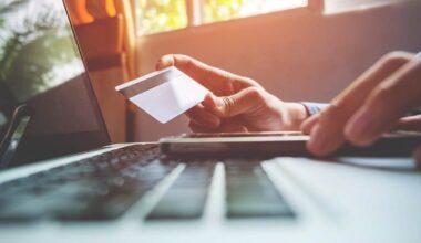 Bankai keičia svarbias taisykles: vos viena klaida gavėjo varde gali sustabdyti jūsų pinigų pervedimą