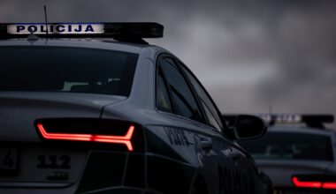 Vilniuje vandalai automobilį apipurškė dažais ir užkimšo išmetimo vamzdį