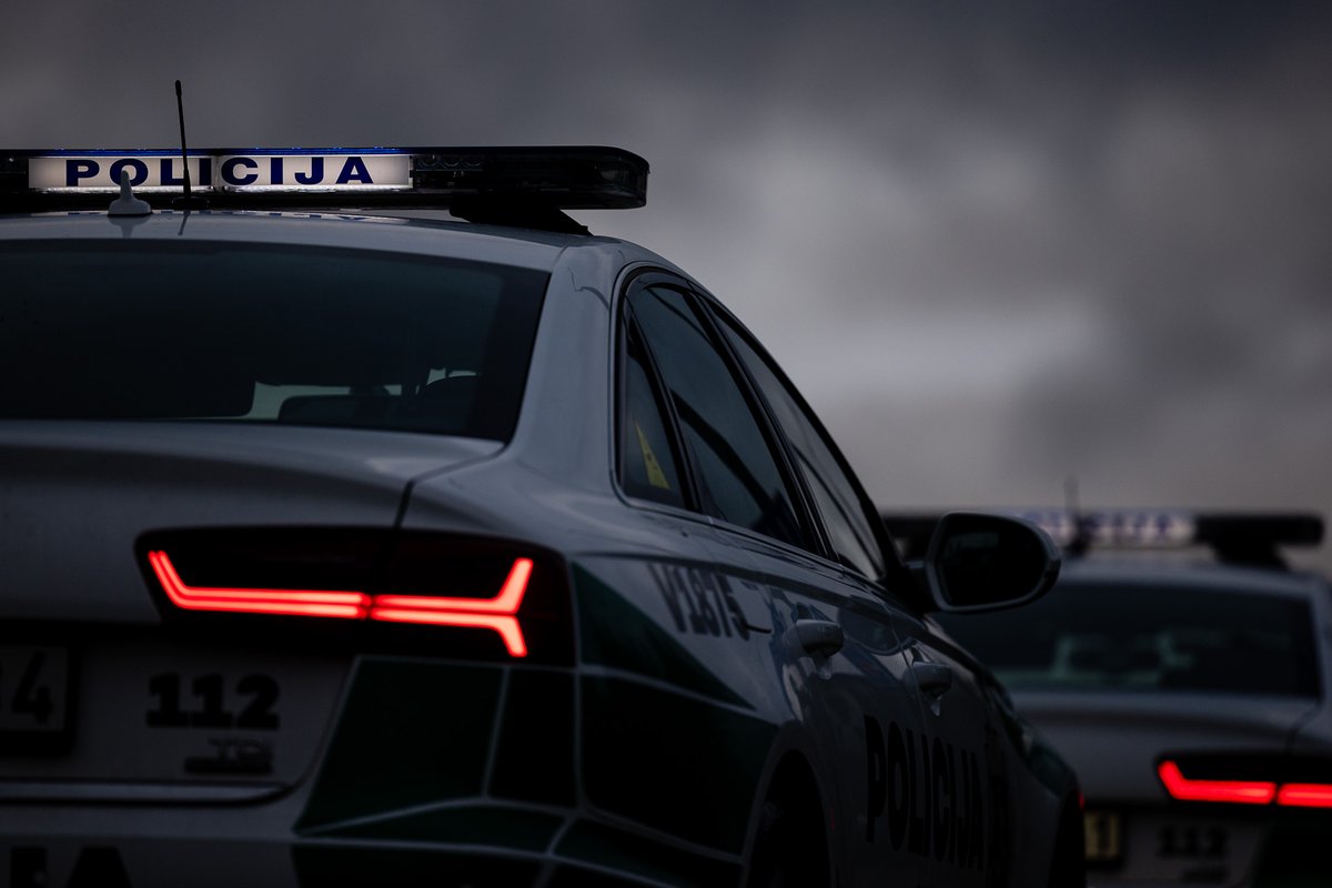 Vilniuje vandalai automobilį apipurškė dažais ir užkimšo išmetimo vamzdį
