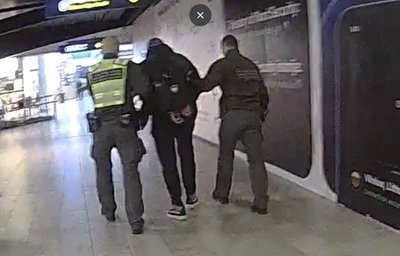 Oro uoste sulaikyti agresyvūs keleiviai