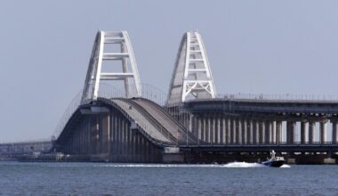 Karas Ukrainoje. Neramus rytas: Kryme – sprogimai, kilo didelis gaisras