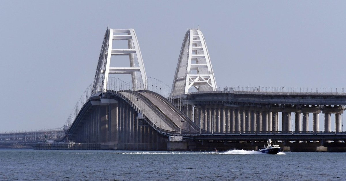 Karas Ukrainoje. Neramus rytas: Kryme – sprogimai, kilo didelis gaisras