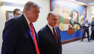 Karas Ukrainoje. Po atšaukto susitikimo – Baltųjų rūmų signalas dėl Trumpo ir Putino ateities planų