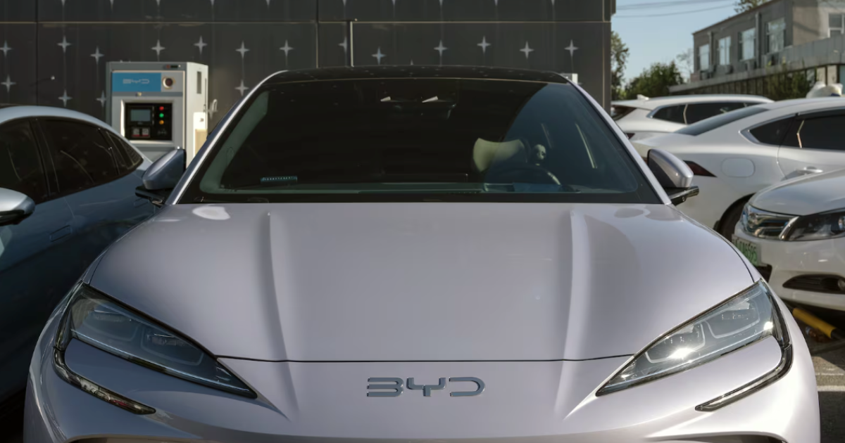 Kinai perrašo automobilių rinkos istoriją: BYD aplenkė „Hyundai“ ir „Honda“, o Europa praranda lyderystę