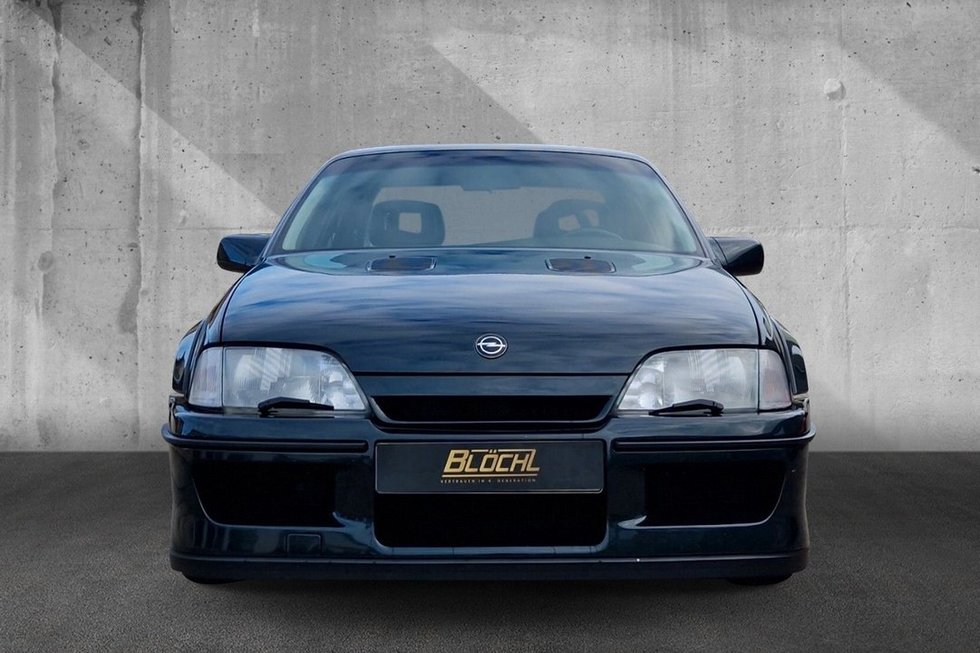 Lotus Omega (nuotr. Autohaus Blochl)  Lotus Omega (nuotr. Autohaus Blochl)