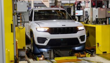 Laikrodis tiksi: Kinija gali sustabdyti Europos ir JAV automobilių gamybą