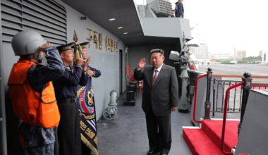 Kim Jong Unas aplankė eskadrinį minininką, pastatytą „bausti už provokacijas“