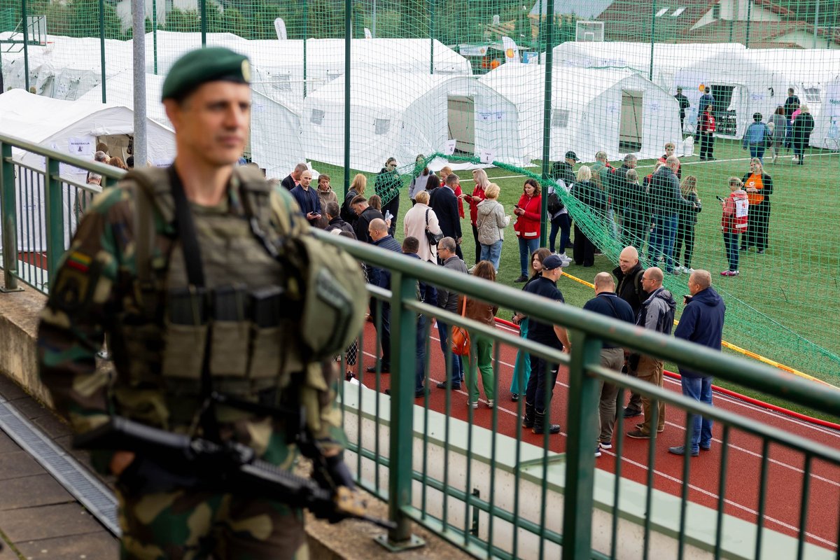 Sostinėje šauliai treniruosis saugoti atramines maisto parduotuves - Delfi