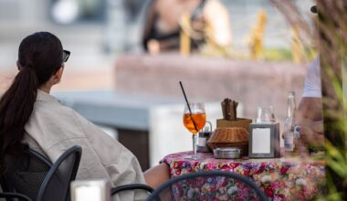 Keliautojai įspėjami dėl užteršto alkoholio užsienyje